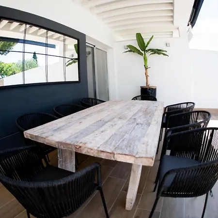Villa Lola